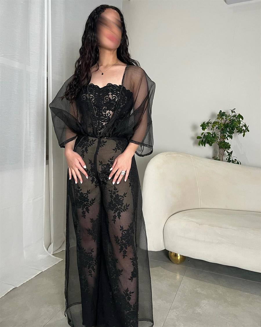 جمبسوت دانتيل أسود مع كاب أورجانزا شفاف